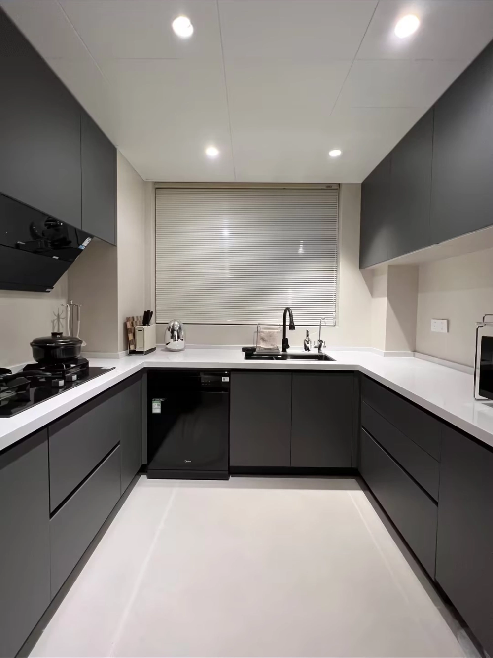 Black and white kitchen cabinets