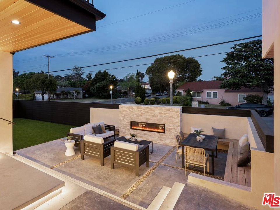 Australia warm wood residence outdoor space by George Group